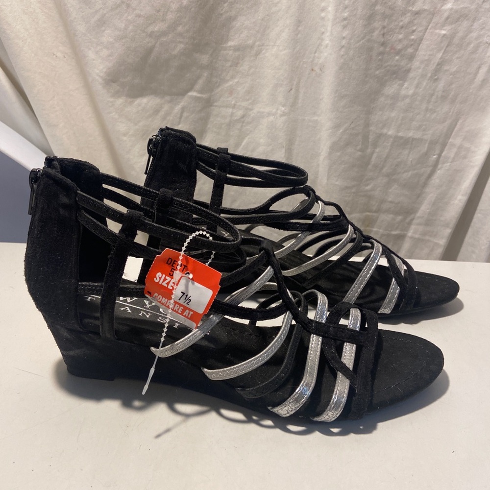 NewYork Transit black/Silver strappy 1.5” wedge heel sandals size 7.5 NWT
